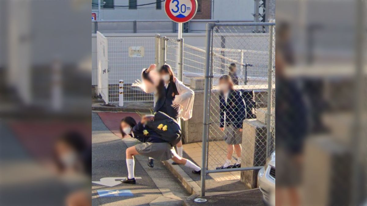 JK 無臭 ストリートビューで見つけた女子高生3人組が最高だった→「青春だなー」「映像研っぽい」 - posfie