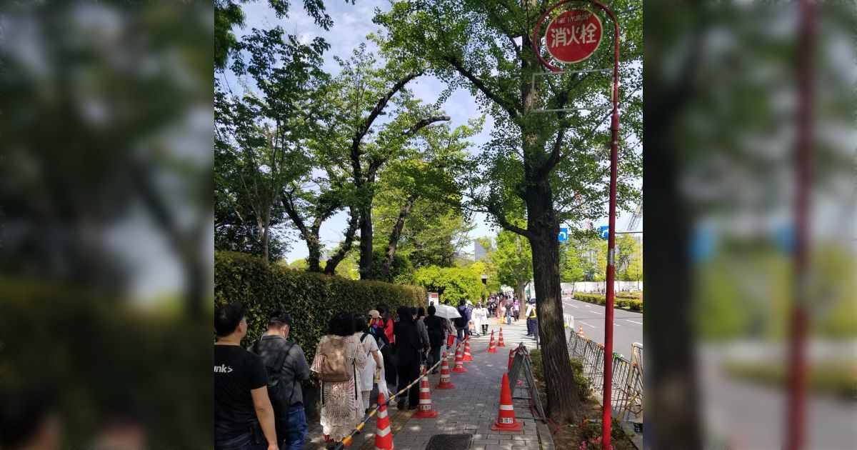 「非常に困ります」国会議事堂前のデモに参加した視覚障害者が、当日警備に来ていた警察が点字ブロックの上にコーンを置いていたことや歩行の手助けがなかったことをXに投稿