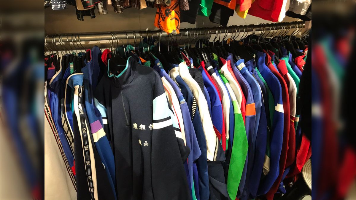 アムステルダムの古着屋で見つけた「日本の中学ジャージコーナー」→他 