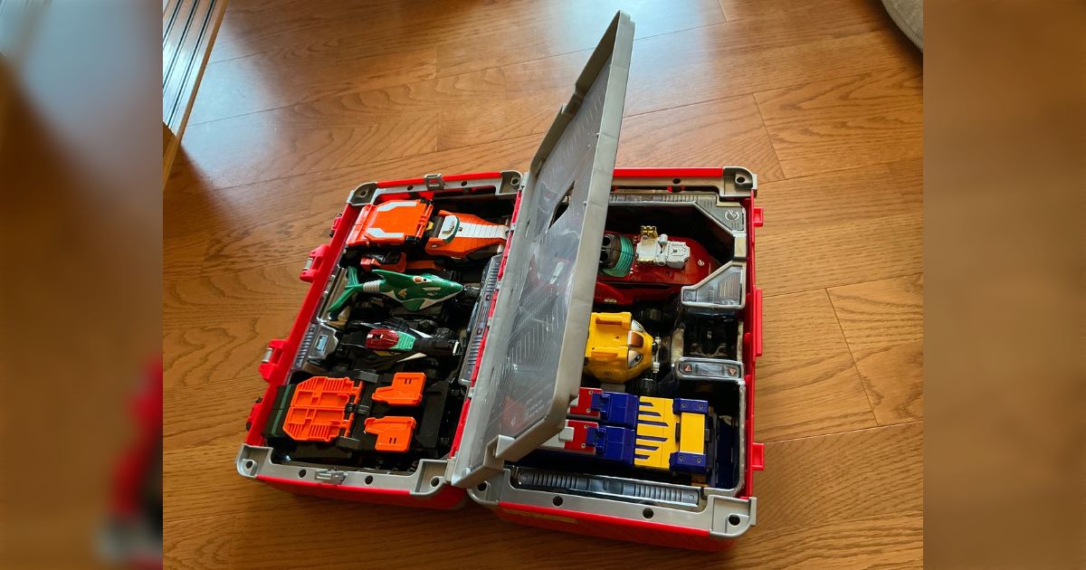 親戚の子が戦隊モノにハマっているそうなので、息子が当時遊んでいた玩具を譲ってもよいかと息子に伺いを立てたところ、満点の回答が返ってきた→ヒーローからも賛辞が