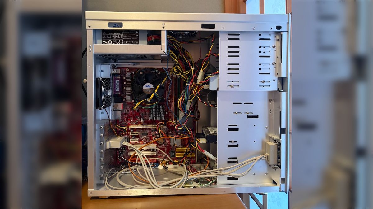 祖父に頼まれて20年前に組んだ自作PCが現在も稼働しているのだが、内部 