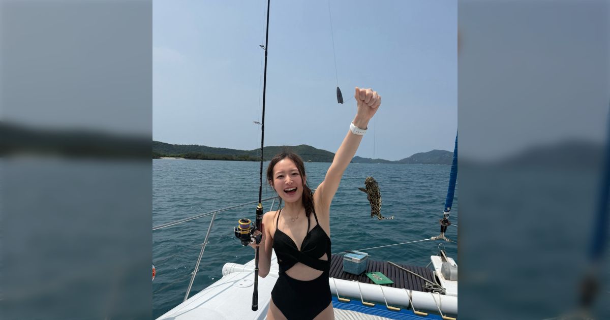 舟に乗って人生初の釣りをした！と水着姿の写真で報告する投稿に「老害マジレスおばさんになること承知ですが…」と海の怖さを知る人が注意喚起を行う