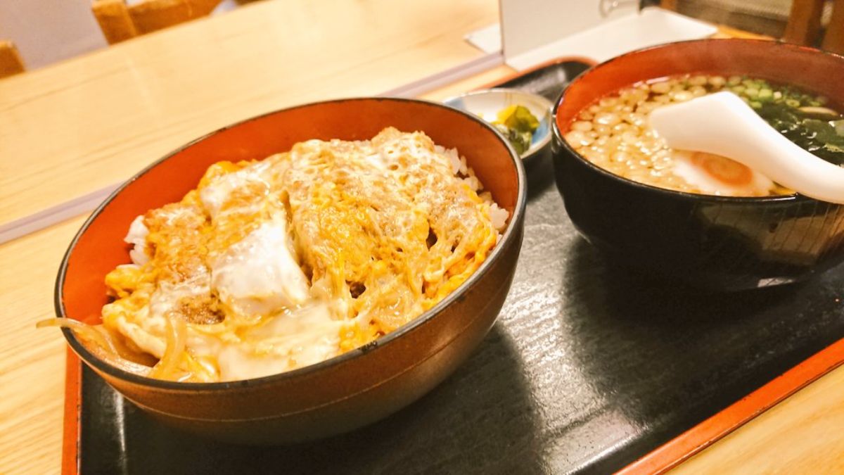 老夫婦がやっている定食屋で普段言わない「おいしかったです」を言っ 