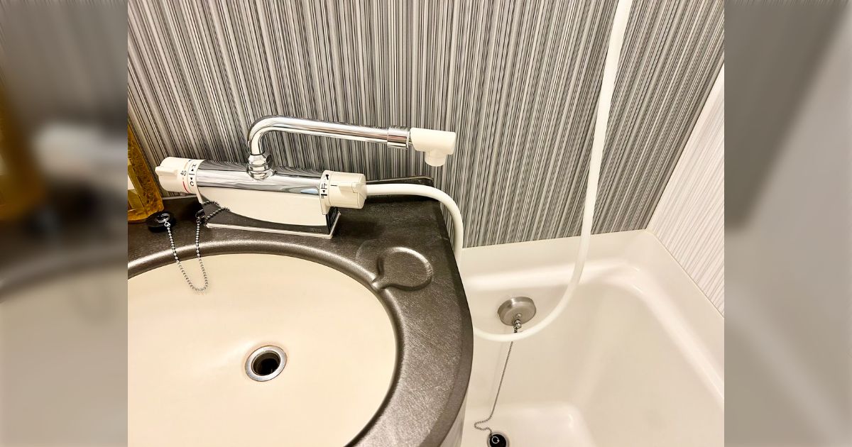 ホテルの浴室でお湯をためようとしたらこんな状態で無理そう→アドバイスに従ってみた結果に驚き「そんなのあるの!?」