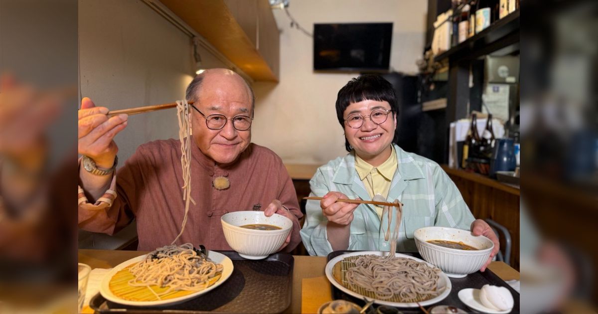 「お お 親子じゃねぇ〜よ」ハリセンボン・近藤春菜さんと角野卓造さんが写った一枚、どうみても本物の親子にしか見えない