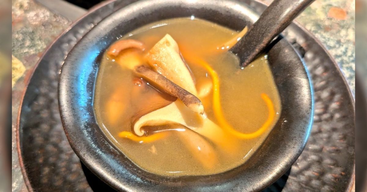 中国で雲南省名物の毒キノコ鍋を食べてきたが全身に衝撃が走るほどの美味しさだった...→中国の人が「絶対に本場の雲南で食べた方がいい」と言った理由が恐ろしい