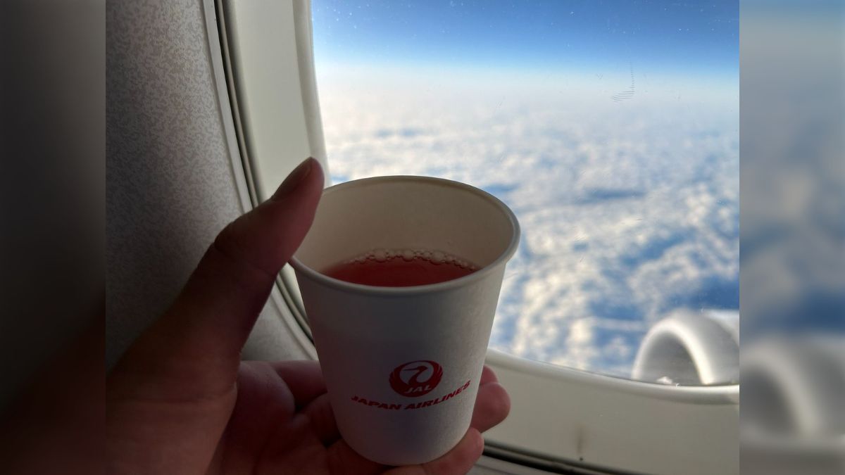 高度3万3千フィート上空でしか飲めないJALの『伝説の飲料』がこちらです「実際売ってるけど上空で飲まないと全く違う味」 - Togetter  [トゥギャッター]