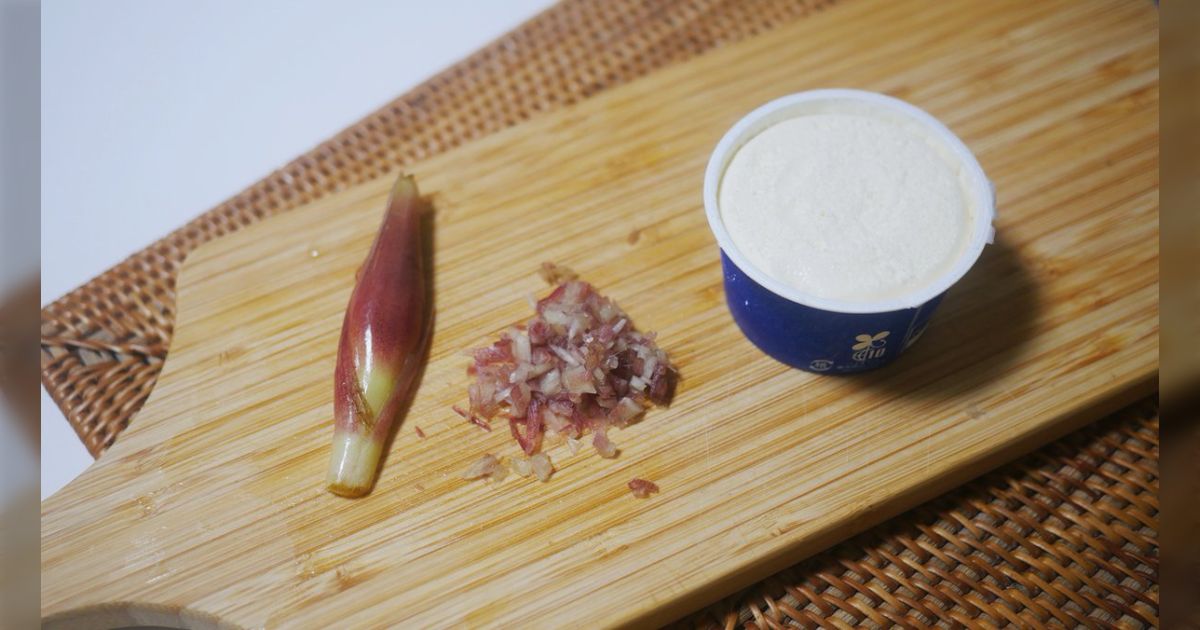 そんな訳ないんですけどバニラアイスにミョウガを刻んで入れたらおいしいです。（バニラには爽やかな風味が足され、ミョウガは完全に氷菓の食感になります）