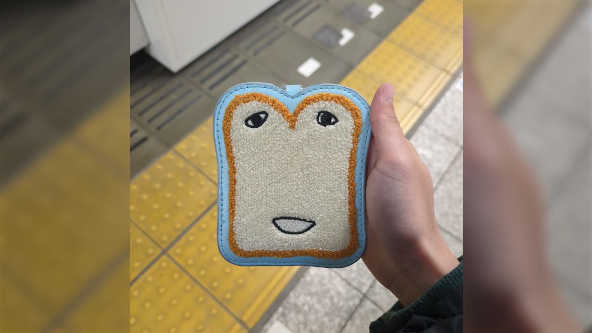 パスケースを落として店員に尋ねたら特徴を訊かれたので「ｼｮｸﾊﾟﾝ…(小声 