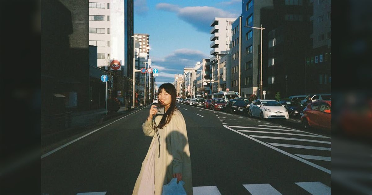 この写真をよいという人も失敗という人もいて面白いからThreadsに上げたら、影をAIで消して「この方が主題が引き立つでしょ？」とドヤ顔するやつがいて修羅場