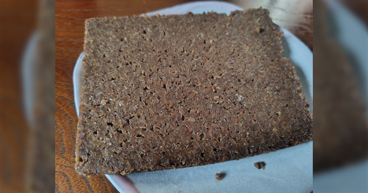 カルディにあったドイツのライ麦黒パン…異世界転生系の小説で知識チートのダシにされる硬くてボソボソのパン、さすがに現代で売られているから味は調整されているのだろうと思っていた