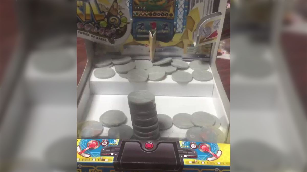 雑誌「幼稚園」の付録のメダルゲームがガチすぎてヤバい！セガが監修し電動のパーツまで搭載！「もはや子供向けじゃない」「平成最後のセガのハード」 -  Togetter