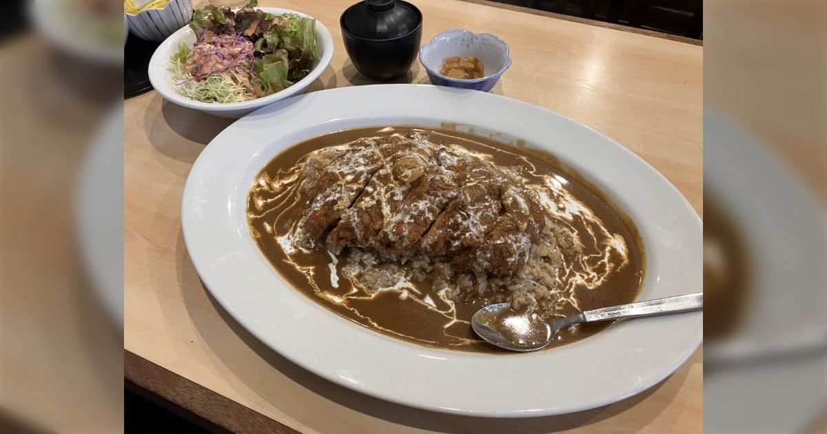 「カレーをご飯にかけるのはマナー違反。皿の左右にご飯とカレーを分けて盛り付けるものだ」と言われたが、知ったこっちゃない…うちではご飯にカレーかける、そう生きてきた