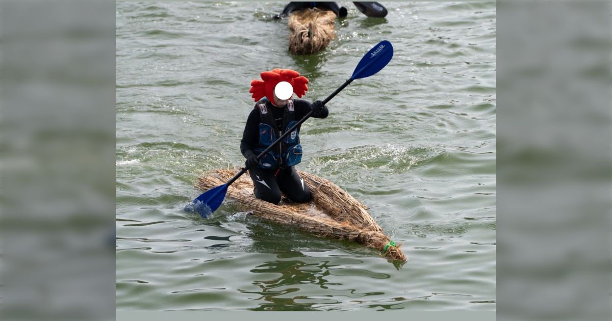 お父さんが土曜日なのにいないな~と思ってたら造船世界大会に行ってたらしくしっかり優勝して帰ってきた→「被り物のせいで強キャラ感があるな...」