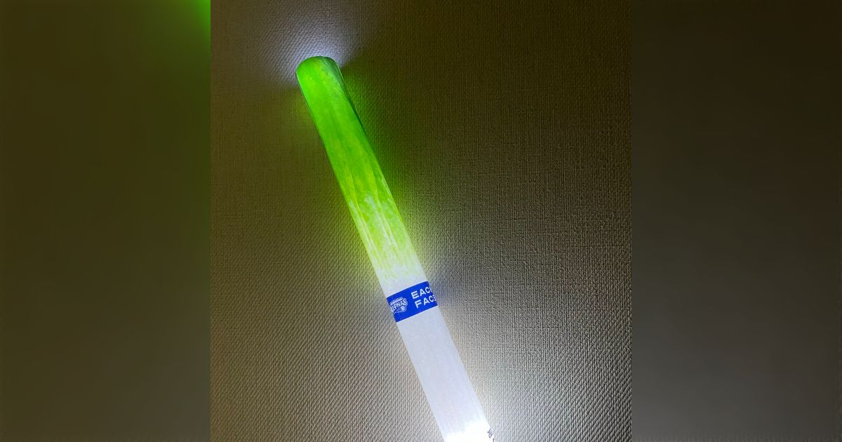 さいたまスーパーアリーナから光るネギを持った人が大量にでてきたんだけど何？？→「こちらですね」「光るネギwwww」