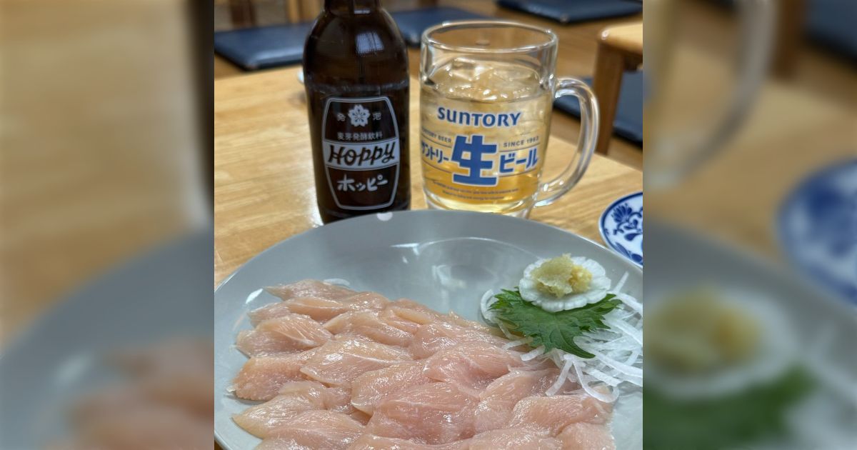 「鶏刺しを頼んだらこれが来た」一見するとただの鶏の刺身に見えるが...鶏刺し文化のある九州南部出身の人には何がヤバいのかすぐに分かる