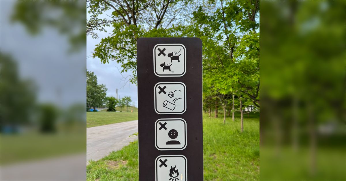 ねえ、下から2番目って何が禁止なの？→大喜利が始まる「この公園で君の悲しむ顔なんて見たくないよ」「ネガティブな感情禁止だよ」