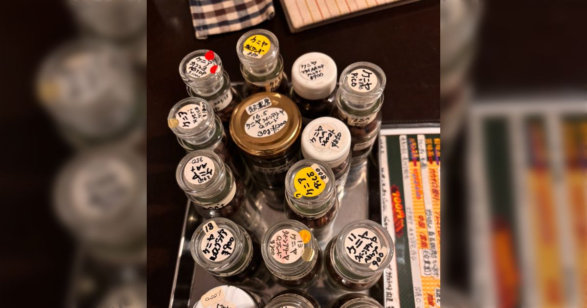 『どんな珈琲がご希望ですか？』と聞かれたので「深煎りのケニアが好みです」と通ぶってみたら『お待たせしました。今日ご用意できるケニアは15種類です』…という展開になった