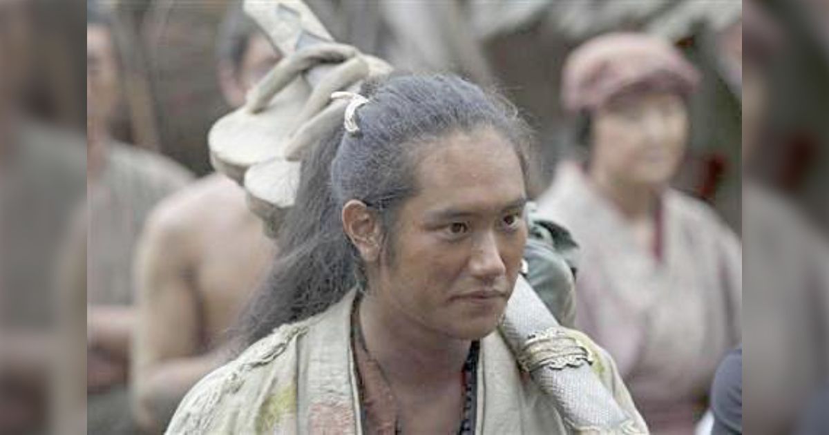 大河ドラマで貧しい家のシーンなのに畳が新品だったり着物もパリッとアイロンが効いてて栄養失調の娘の髪もキューティクルばっちり...作り物めいていて安っぽく感じる