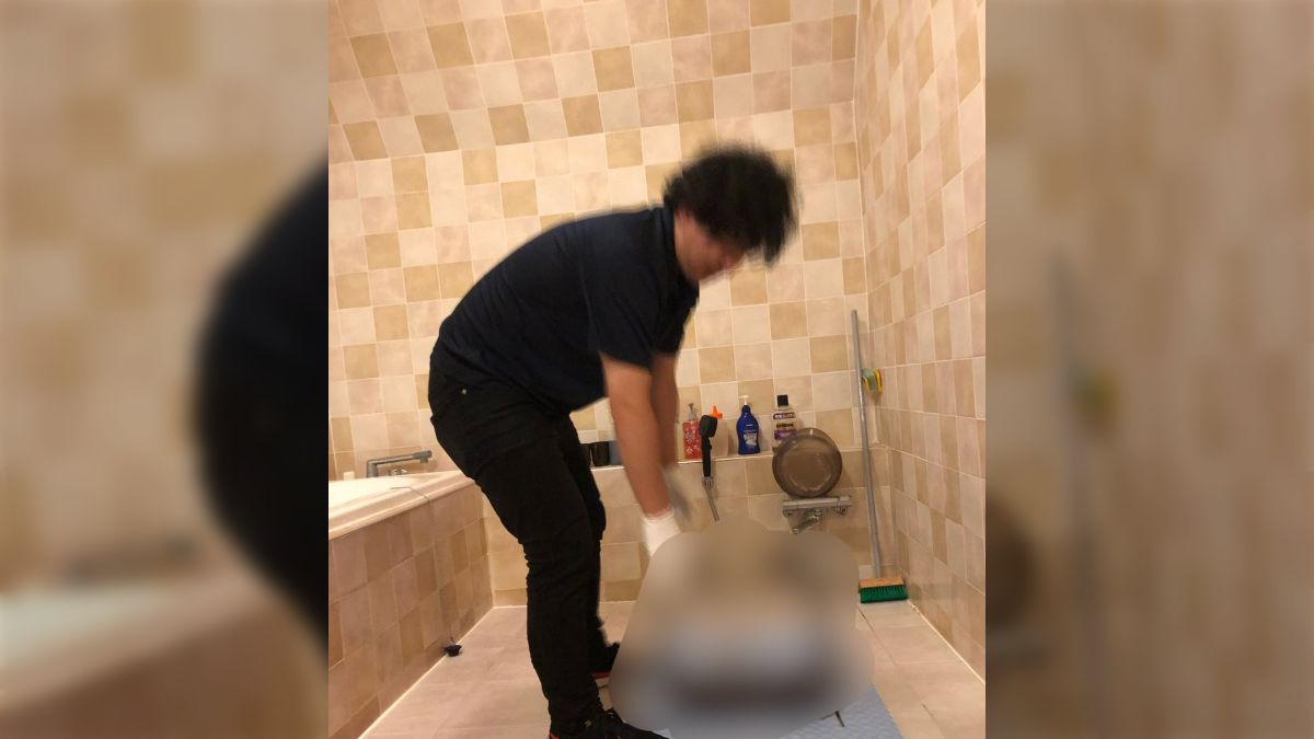 スカトロプレイ R18】お客様がお部屋の中で脱糞されたので、スタッフさんが全力で清掃してくれました。お部屋はトイレではないので、お手洗いに行きたいお客様は素直に伝えてください - posfie