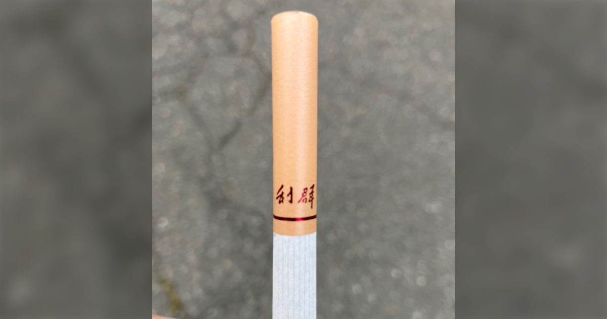 コンビニでタバコを吸っていたら謎の中国人が唐突にタバコをくれた…なんかそういう文化ある?→中国では初対面の相手にタバコを1本差し出す習慣があるが、毒や薬物が怖い