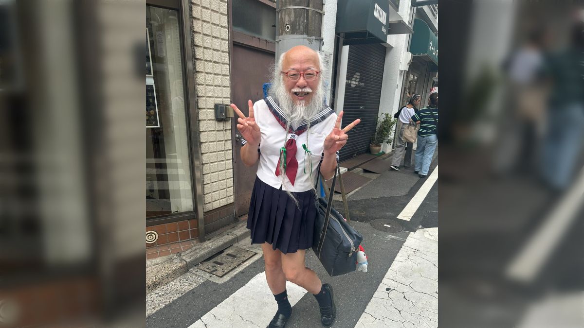 街で見かけたセーラー服女装男 