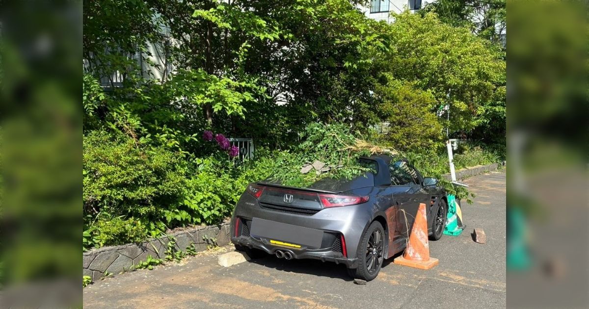 周辺住民が何度警察に通報しても改善のなかった迷惑駐車の車がついに何者かによって”私刑”を受けていて...「肯定はしないが警察が頼りにならないとこうなる」
