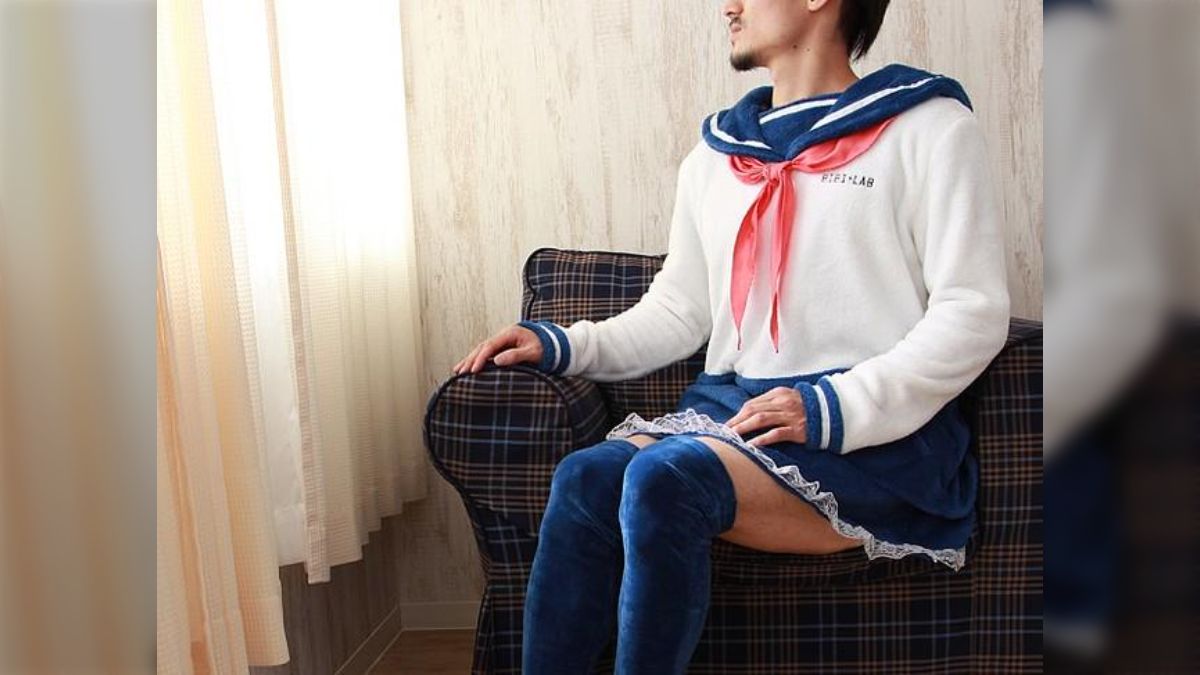 街で見かけたセーラー服女装男 