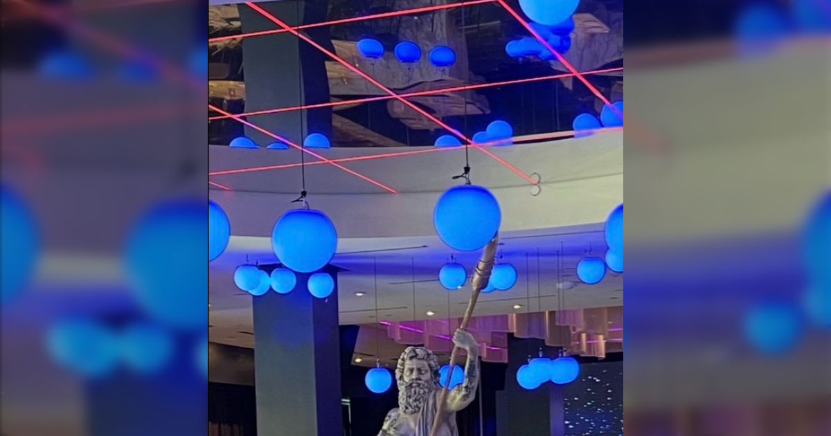 ヒューストンの寿司屋入ったら内装がこれだった…アメリカ人は何を考えているのか「海産物……せや、ポセイドン飾ったろ！」