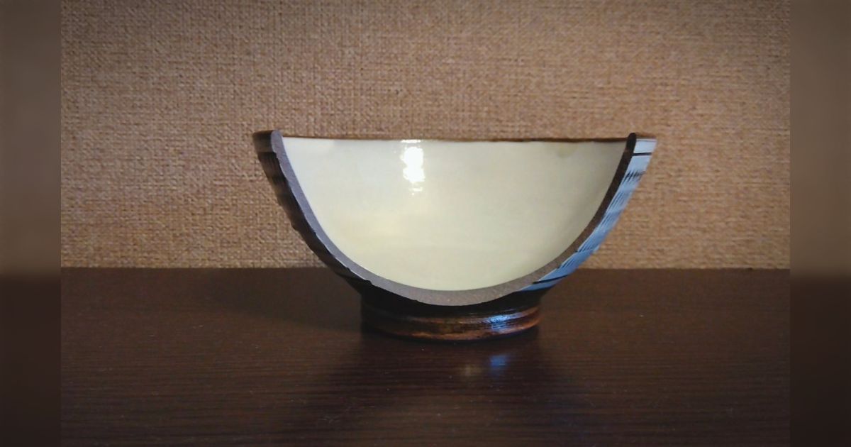 民陶・小鹿田焼の茶碗が割れてしまったが、その割れ方と断面が