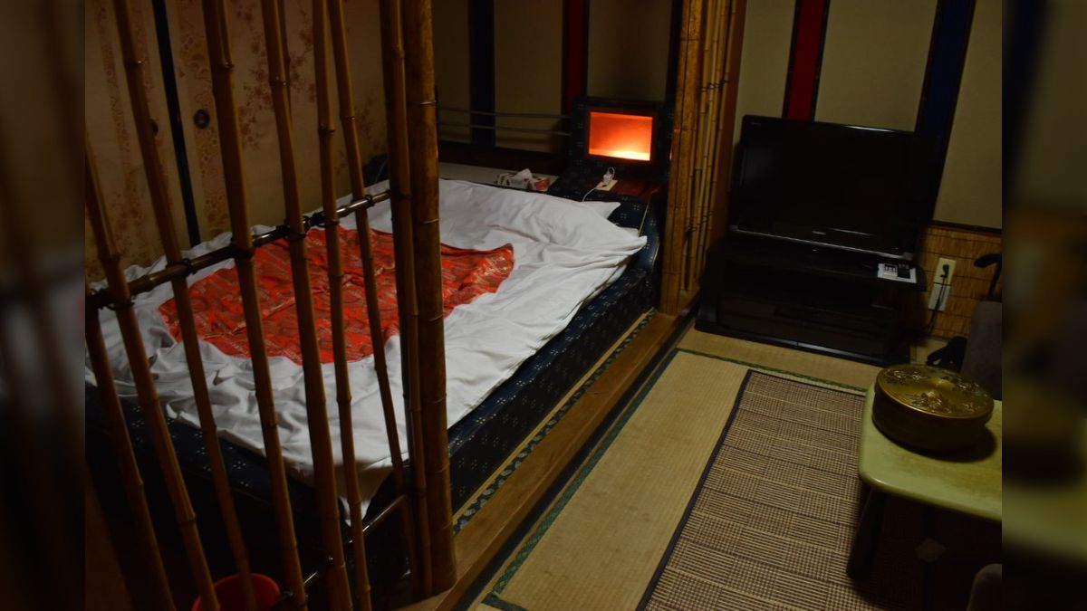 昔の連れ込み旅館 とあるラブホテルの一室が、昭和のロマンポルノに出てきそうなくらい激渋な「連れ込み旅館」だった - Togetter [トゥギャッター]