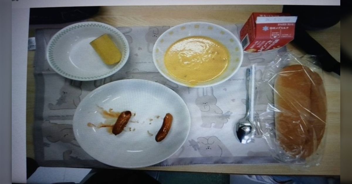 札幌市の小学6年生に提供される給食、とある日の献立を撮影した写真が「配膳ミス」かと疑うほどの量で様々な意見が集まる