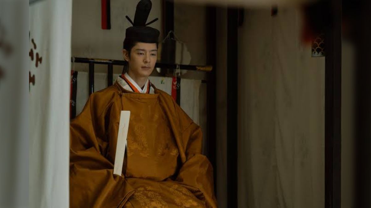 大阪・関西万博で行われた十二単ショーで絶対禁色とされる黄櫨染御袍を