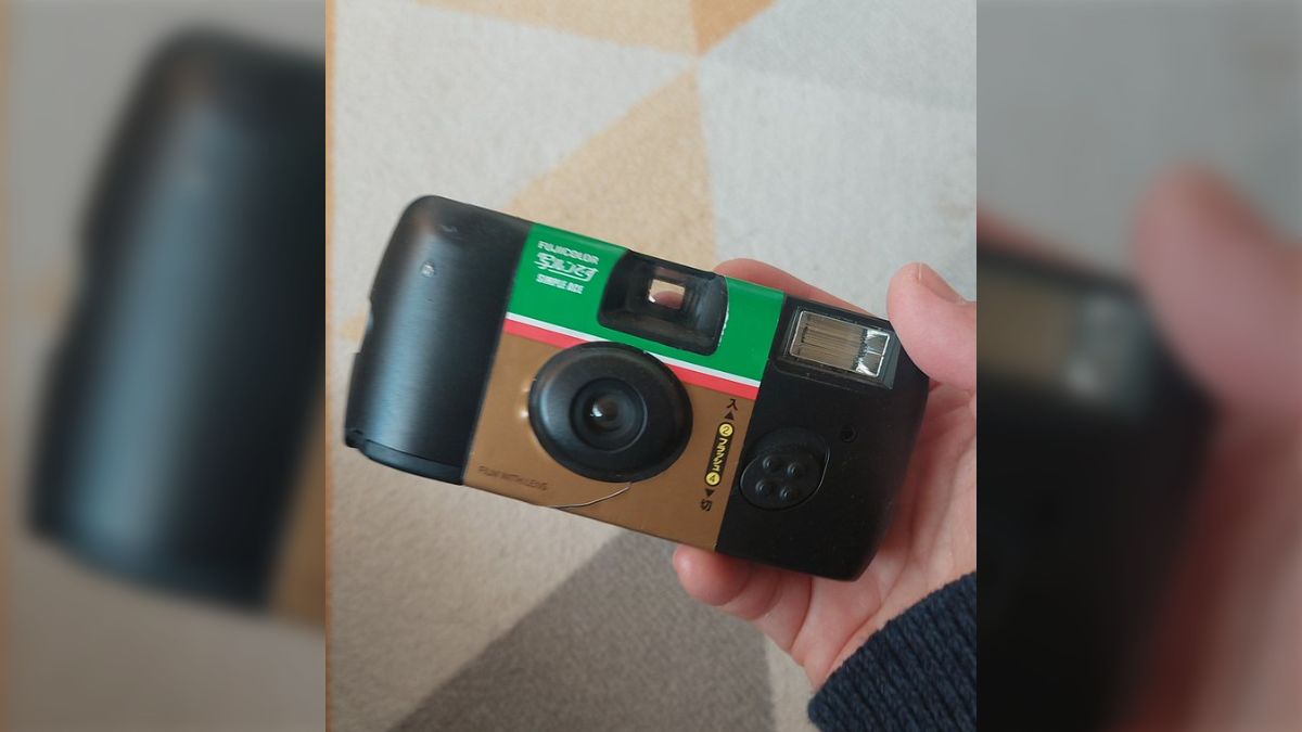 修学旅行に行く娘『写ルンです買ってよ』母『え？デジカメあったと思う