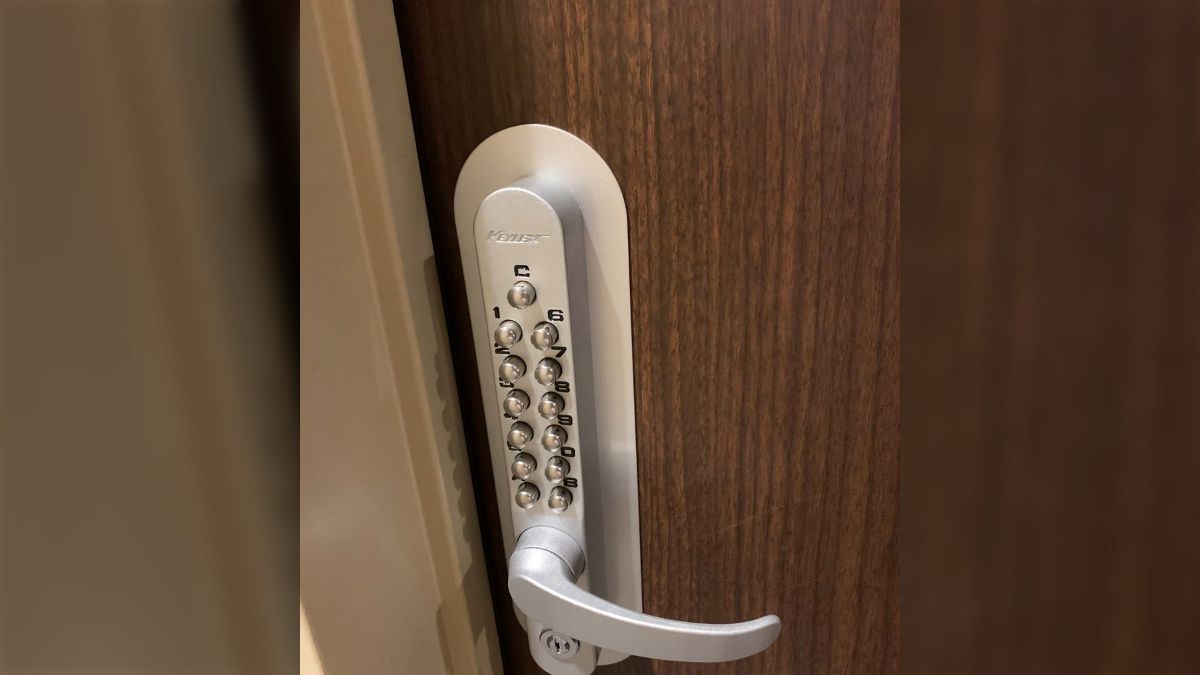 ナプキン  トイレ盗撮 マンガ 