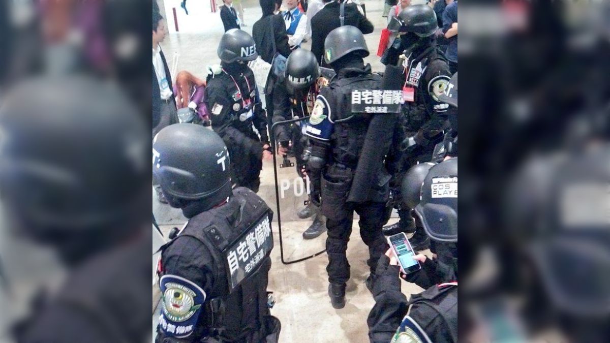 自宅警備隊 N.E.E.T. 武器装備品運搬用折りたたみコンテナ